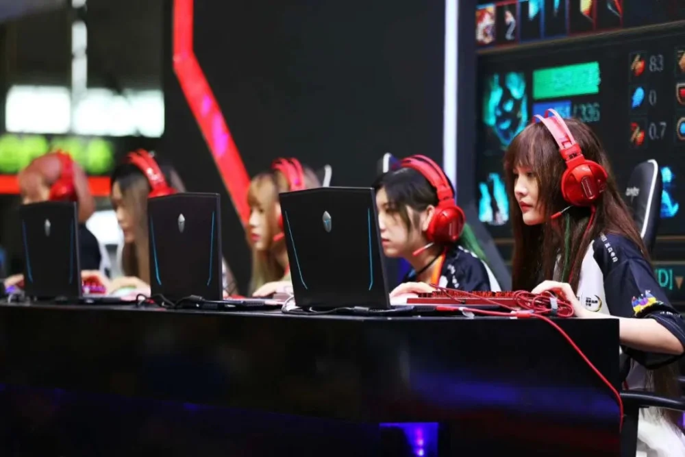 超凡国际品牌视觉展示 - 游戏大厅